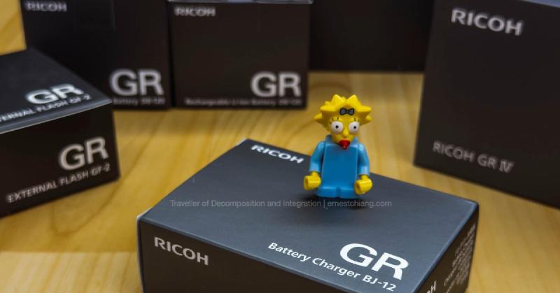 The Unbearable Lightness of Being Focused - Unbox Ricoh GR IV (61P